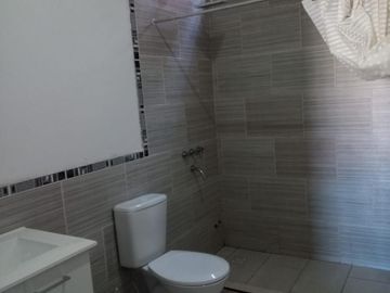 Comoda casa sobre Espora 8515, ciudad de Glew