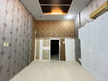Ruko Gandeng di Komplek Istana Bisnis Center