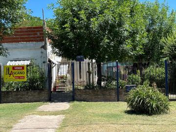 Dos vivienda sobre asfalto en Barrio Almafuerte F785