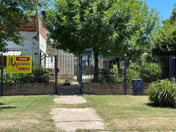 Dos vivienda sobre asfalto en Barrio Almafuerte F785