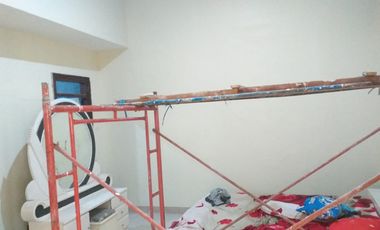 Rumah Darmo permai Utara lebar 12x15 meter ada 5 kamar hadap selatan