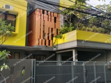 Dijual Rumah Minimalis 3 lantai di Tebet, Jalan 2 mobil