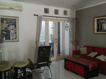 Rumah Di jalan besar Kencana Loka Raya BSD