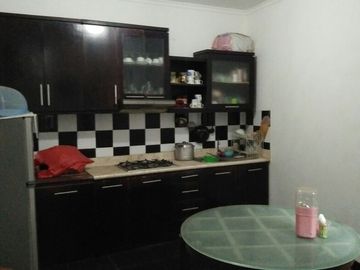 Rumah Di jalan besar Kencana Loka Raya BSD