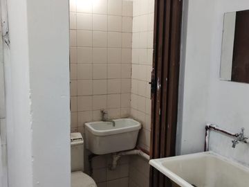 Venta- Almirante Brown 3000 - Local en centro V Ballester