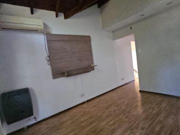 Hermosa casa en Glew, barrio los Aromos