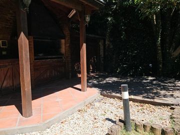 Hermosa casa en Glew, barrio los Aromos