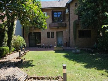Hermosa casa en Glew, barrio los Aromos