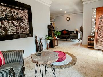 AMR-103.GDJ | For Rent Classic Pavillion House 2 BR in Renon Centre