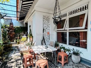 AMR-103.GDJ | For Rent Classic Pavillion House 2 BR in Renon Centre