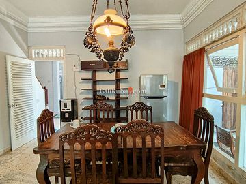 AMR-103.GDJ | For Rent Classic Pavillion House 2 BR in Renon Centre