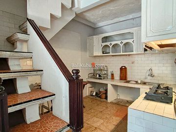 AMR-103.GDJ | For Rent Classic Pavillion House 2 BR in Renon Centre