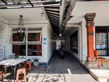 AMR-103.GDJ | For Rent Classic Pavillion House 2 BR in Renon Centre