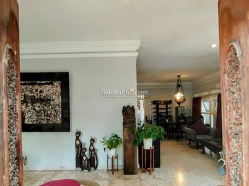 AMR-103.GDJ | For Rent Classic Pavillion House 2 BR in Renon Centre