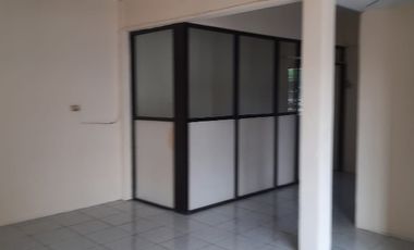 Dijual Cepat 2 Kios sekat +  diatas rumah tinggal 3KT Semanan