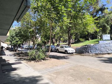 MARAVILLOSA VISTA A CERRO SANTA LUCIA, DEPTO  DUPLEX A PASOS BARRIO LASTARRIA, RECIEN REMODELADO Y MODERNIZADO, COMO NUEVO