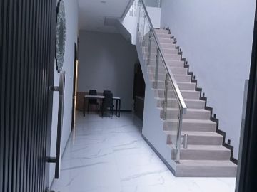 Rmh baru 2LT di mulyosari utara mewah.semi furnish