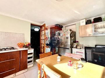 Casa en comuna El Bosque Encanto Clásico y Moderno