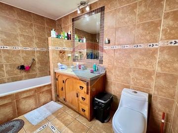 Casa en comuna El Bosque Encanto Clásico y Moderno