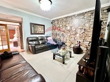 Casa en comuna El Bosque Encanto Clásico y Moderno