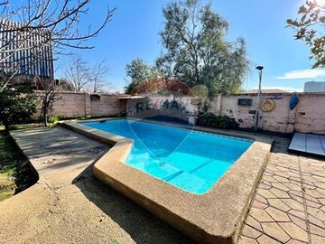 Casa en comuna El Bosque Encanto Clásico y Moderno