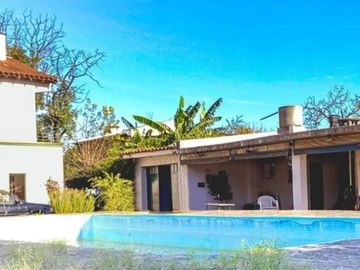 AMPLIA CASA QUINTA DE 6 AMBIENTES CON GRAN JARDIN ARBOLADO 2
