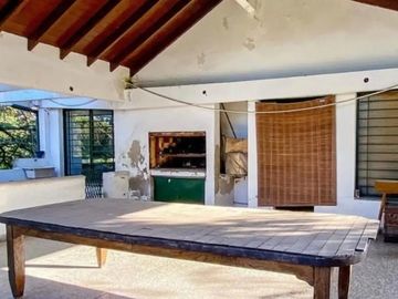 AMPLIA CASA QUINTA DE 6 AMBIENTES CON GRAN JARDIN ARBOLADO 2