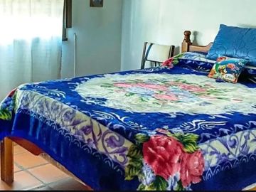 AMPLIA CASA QUINTA DE 6 AMBIENTES CON GRAN JARDIN ARBOLADO 2