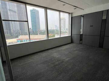 Disewakan kantor di Menara Sudirman luas 300 m²