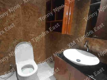 Termurah !! Grand Sungkono Lagoon Tower Venetian Baru Gres 2 Kamar Tidur Full Furnish