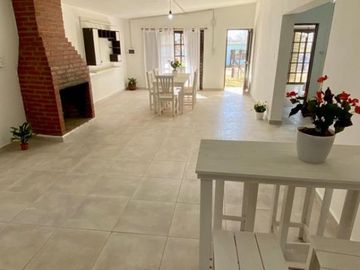 VENDO ESPECTACULAR CASA EN SANTA ROSA DE CALAMUCHITA