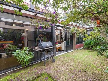 Casa en  El Bosque, 4 dormitorios, uso comercial o residencial
