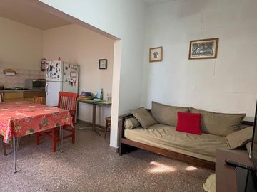 Casa de Tres Ambientes en Lote propio - Castelar