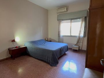 Casa de Tres Ambientes en Lote propio - Castelar