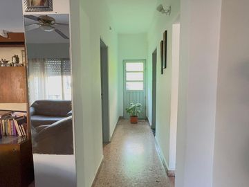 Casa de Tres Ambientes en Lote propio - Castelar