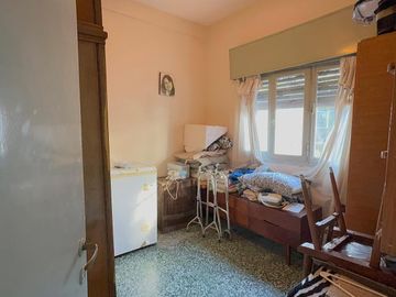 Casa de Tres Ambientes en Lote propio - Castelar