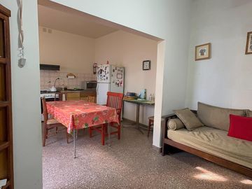 Casa de Tres Ambientes en Lote propio - Castelar