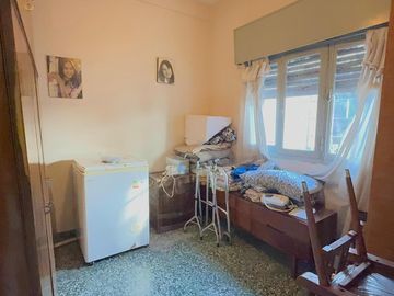 Casa de Tres Ambientes en Lote propio - Castelar