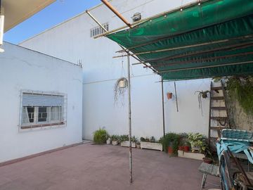 Casa de Tres Ambientes en Lote propio - Castelar