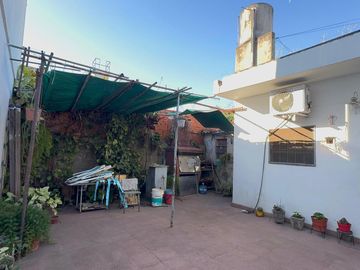 Casa de Tres Ambientes en Lote propio - Castelar