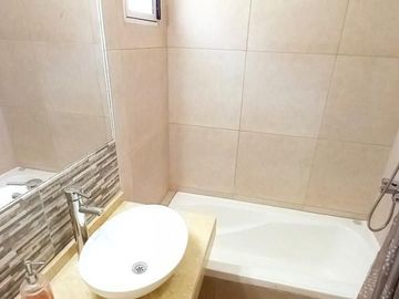 OPORTUNIDAD!! EXC. CASA EN PILAR DEL ESTE, LOTE DE 600 M2, 5 AMB, 3 DORMITORIOS, COCHERA, GALERIA