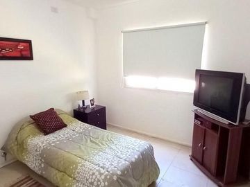 OPORTUNIDAD!! EXC. CASA EN PILAR DEL ESTE, LOTE DE 600 M2, 5 AMB, 3 DORMITORIOS, COCHERA, GALERIA