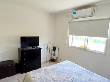 OPORTUNIDAD!! EXC. CASA EN PILAR DEL ESTE, LOTE DE 600 M2, 5 AMB, 3 DORMITORIOS, COCHERA, GALERIA