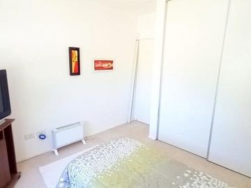 OPORTUNIDAD!! EXC. CASA EN PILAR DEL ESTE, LOTE DE 600 M2, 5 AMB, 3 DORMITORIOS, COCHERA, GALERIA