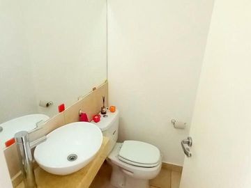 OPORTUNIDAD!! EXC. CASA EN PILAR DEL ESTE, LOTE DE 600 M2, 5 AMB, 3 DORMITORIOS, COCHERA, GALERIA
