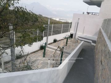 Casa en Venta Cumbres Elite Premier Sector Vesubio Frente a Parque