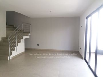 Casa en Venta en Dominio Cumbres 2 Niveles