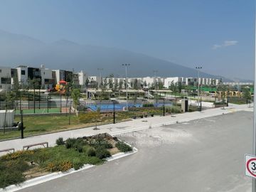 Casa en Venta en Dominio Cumbres 2 Niveles