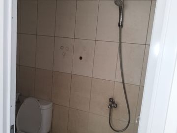 Jual rumah lebar 6 siap huni di depan taman di South Thames Jakarta Garden City (JGC) Cakung Jakarta Timur