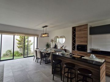 Venta de Casa de 3 recámaras, Fracc. Privado con alberca en Sauzal